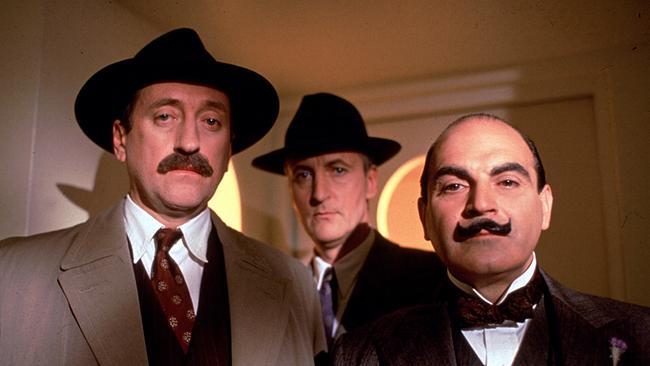 Im Bild (v.li.): Philip Jackson (Chief-Inspector Japp), Hugh Fraser (Captain Hastings), David Suchet (Hercule Poirot).