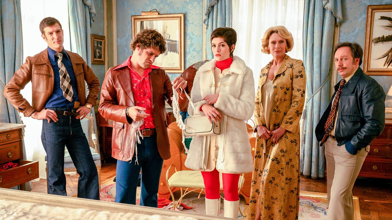 © ORF/FRANCE TV/Escazal Films/Rémy Grandroques Im Bild (v.li.): Alexandre Russo (Cassard), Arthur Dupont (Max Beretta), Chloé Chaudoye (Rose Bellecour), Christèle Tual (Barbara Bellecour), Saverio Maligno (Rateau).