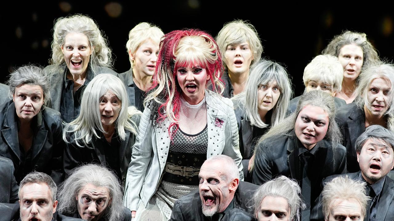  Manuela Leonhartsberger (Preziosilla) und Chor.