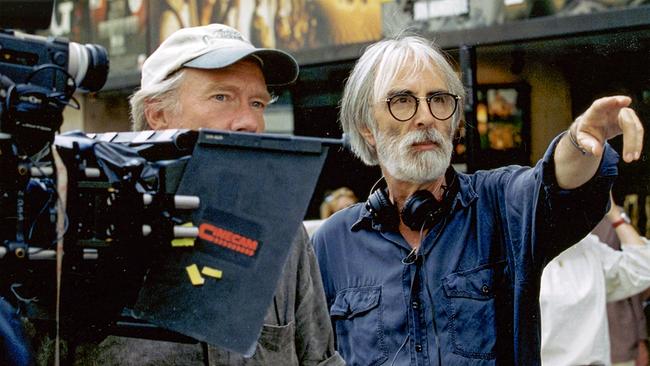Michael Haneke wähernd der Dreharbeiten zu "Code: unbekannt": Die Filme des vielfach ausgezeichneten österreichischen Regisseurs sind stets zutiefst beeindruckend und nie leichte Kost.
