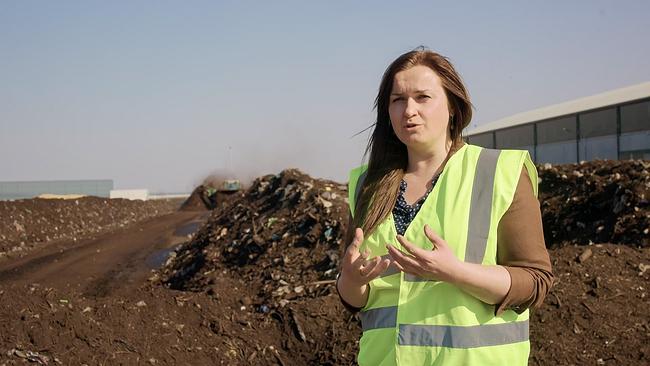 Silvia Seizer in der Kompostieranlage Erdenreich in Langenlois