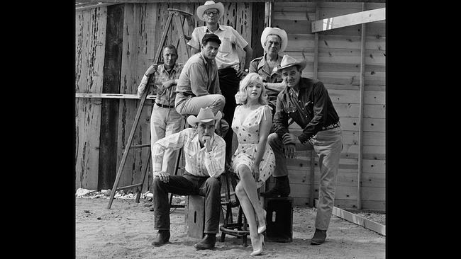 USA/Nevada 1690. Filmset von "The Misfits/Misfits – Nicht gesellschaftsfähig" Regisseur John Huston, mit den US-Schauspielern Marilyn Monroe, Clark Gable, Montgomery Clift, Eli Wallach und Schriftsteller Arthur Miller
