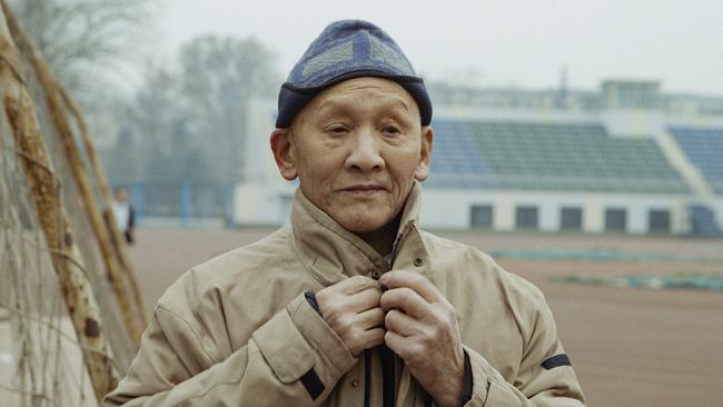 Großvater Zhao Shimin, kurz nach der Hochzeit verließ er sein Dorf und ging an das andere Ende des Landes um auf den staatlichen Ölfeldern zu arbeiten. 