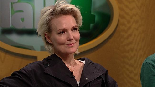 © ORF Margit arbeitet als Stilcoach - wir sehen eine junge Frau mit blonden Haaren