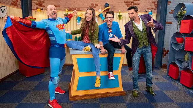 im Bild: Moderatoren Melanie Flicker und Christoph Hirschler, „Magic Max“  und Zauberlehrer Tristan