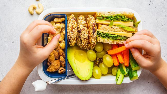 im Bild: Eine Jausenbox gefüllt mit gesunden Snacks