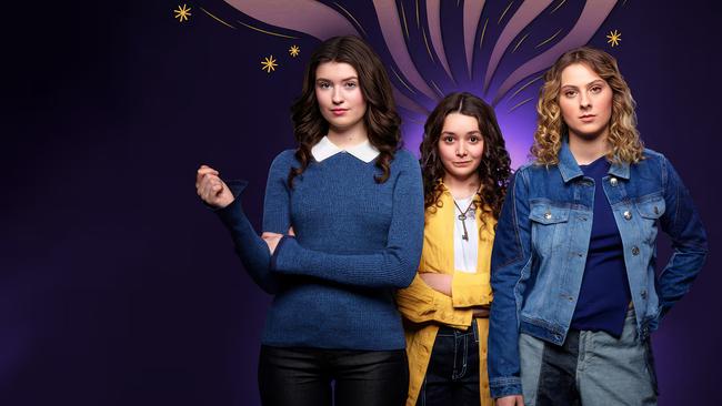 © ORF/ZDF Studios Caitlin Hamilton (Nina Darrow), Lola Blue (Addie Darrow), Georgia de Gidlow (Keedie Darrow).