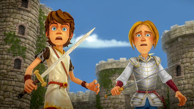 Der Waisenjunge Arthur steht zusammen mit einem blonden Jungen in Ritterrüstung in einem Burghof. Beide tragen Schwerter.