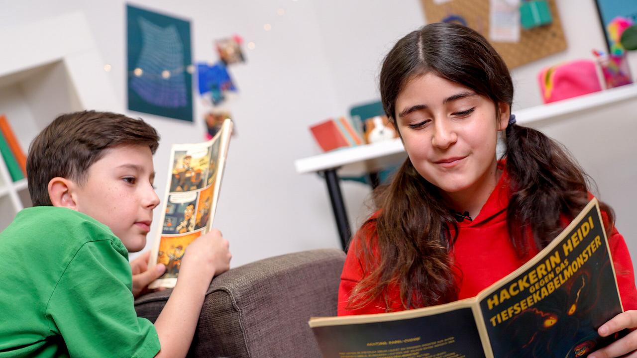 © ORF/Tower10 Zwei Jugendliche lesen Comics