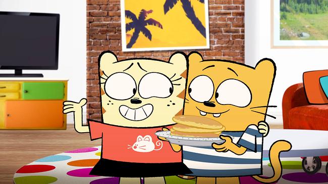 Ollie & Moon schauen einander an, Ollie hält einen Teller mit Pfannkuchen.