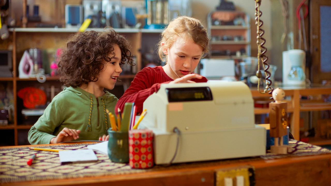 Im Bild: Adam el Bachiri (Saïd), Evy Hanse (Anna).