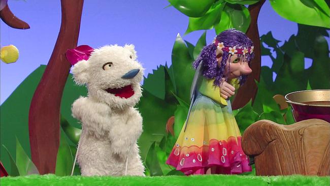 Kasperl, Leopold, Eddi und Lila sind im Wald zum Fangen-Spielen verabredet