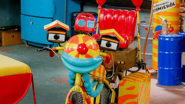 Das Superfahrrad Tom Turbo steht in seiner Garage.