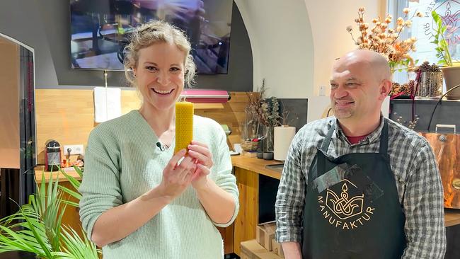 © ORF Julia besucht Andriy in seinem Kerzengeschäft.
