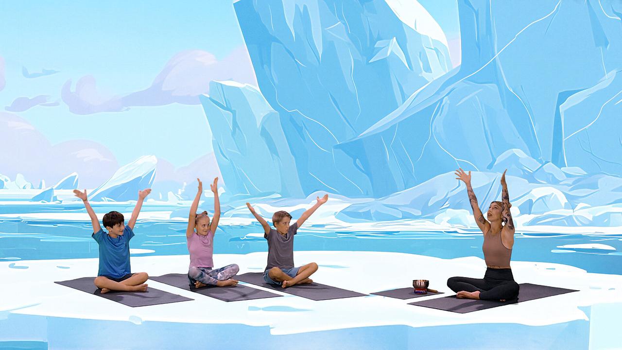 Emil, Liselotte, Leopold und Teresa machen Yoga-Übungen