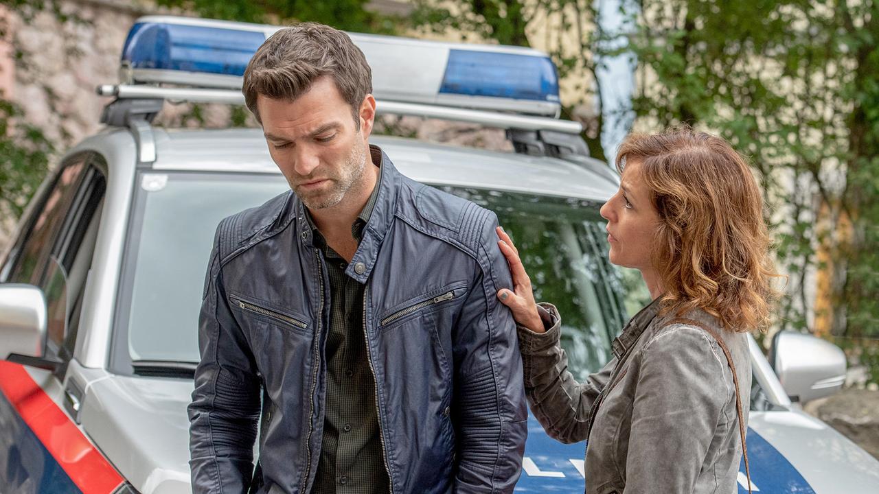 "Soko Kitzbühel - Die falschen Fremden": Jakob Seeböck (Lukas Roither), Julia Cencig (Nina Pokorny)