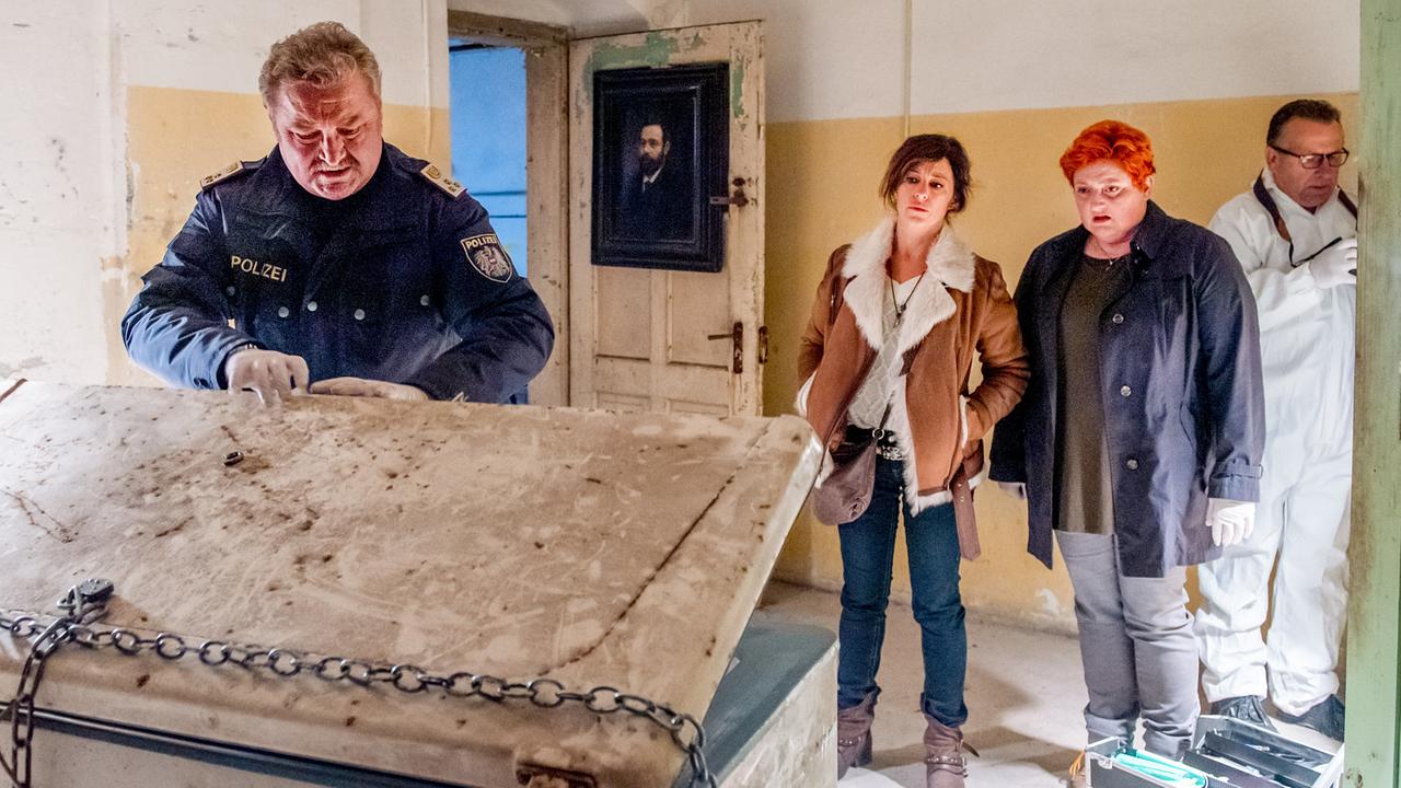 "Soko Kitzbühel - Verlassen": Ferry Öllinger (Kroisleitner), Julia Cencig (Nina Pokorny), Veronika Polly (Dr. Stefanie Löcker)