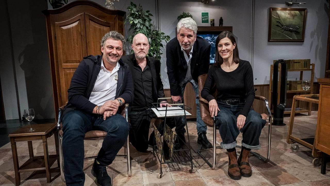 Stermann und Grissemann mit den Talkgästen Jonas Kaufmann und Pia Hierzegger im Willkommen-Österreich-Studio