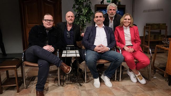 Stermann und Grissemann mit ihren Gästen Angelo Kelly, sowie Andreas Karwas und Kamila Horvath-Karwas von der Firma AK Tatortreinigung