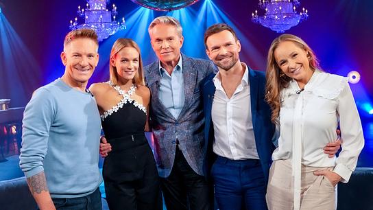 © ORF/Roman Zach-Kiesling Andi Knoll, Mirjam Weichselbraun, Alfons Haider, Vadim Garbuzov und Missy May im "20 Jahre Dancing Stars - Magic Moments"-Studio
