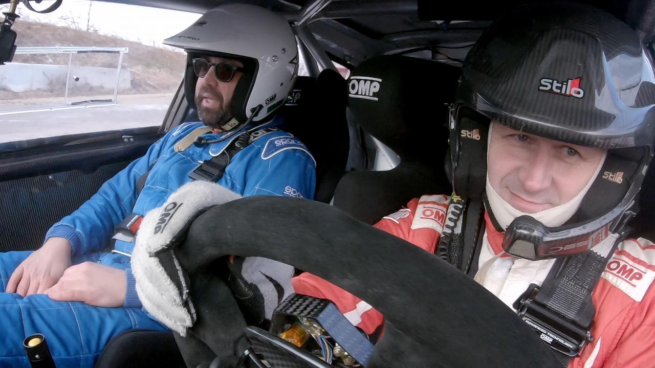 "Seidl und Fleischhacker im Außendienst": Gerald Fleischhacker stellt sich der Geschwindigkeit im Rallye-SAuto mit Manfred Stohl (in Fuglau, NÖ)