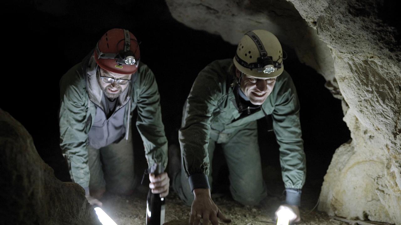 "Seidl und Fleischhacker im Außendienst": Gerald Fleischhacker und Gery Seidl in einer Höhle (Am Ringerberg, Prinzendorf an der Zaya, NÖ)