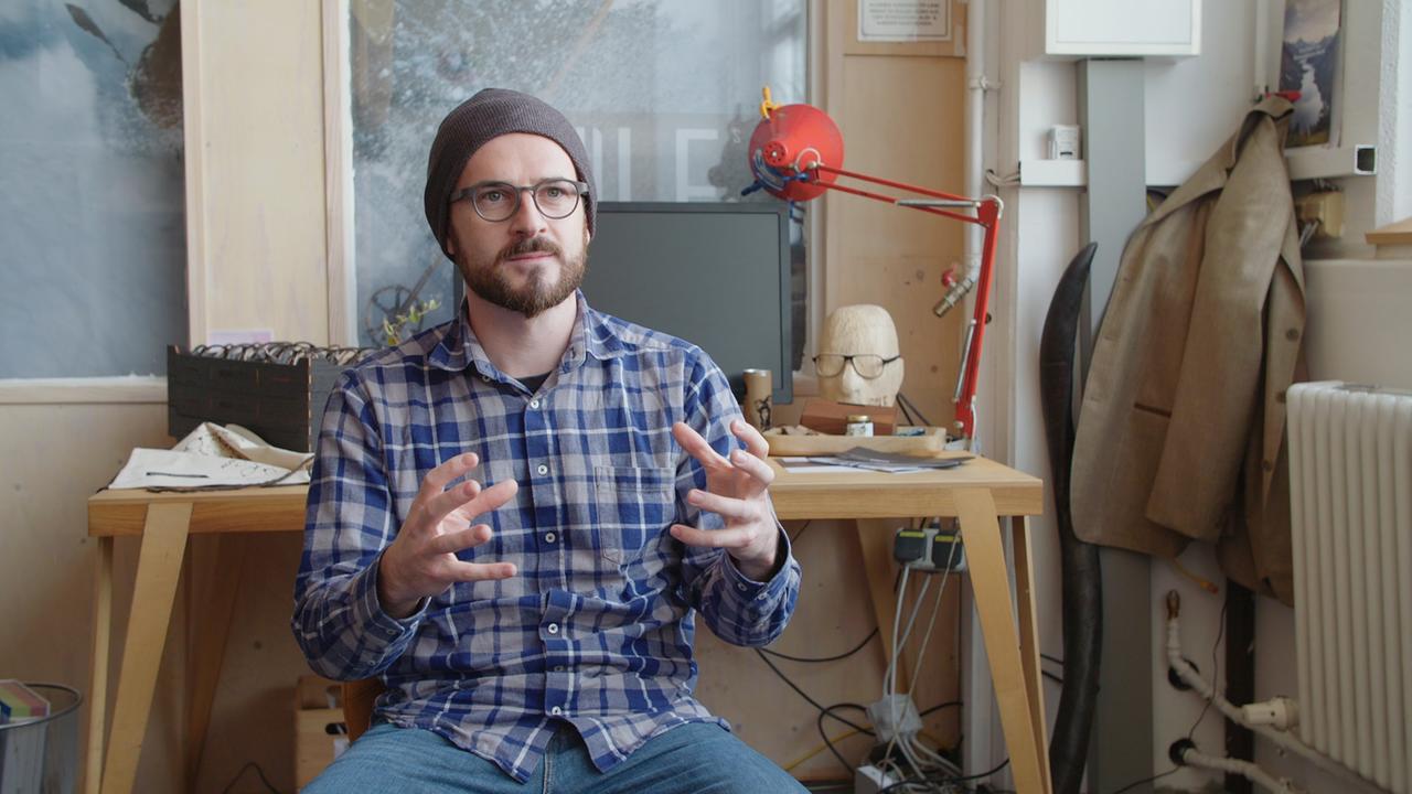 Der Brillenproduzent Christian Wolf in seiner Manufaktur im Interview.