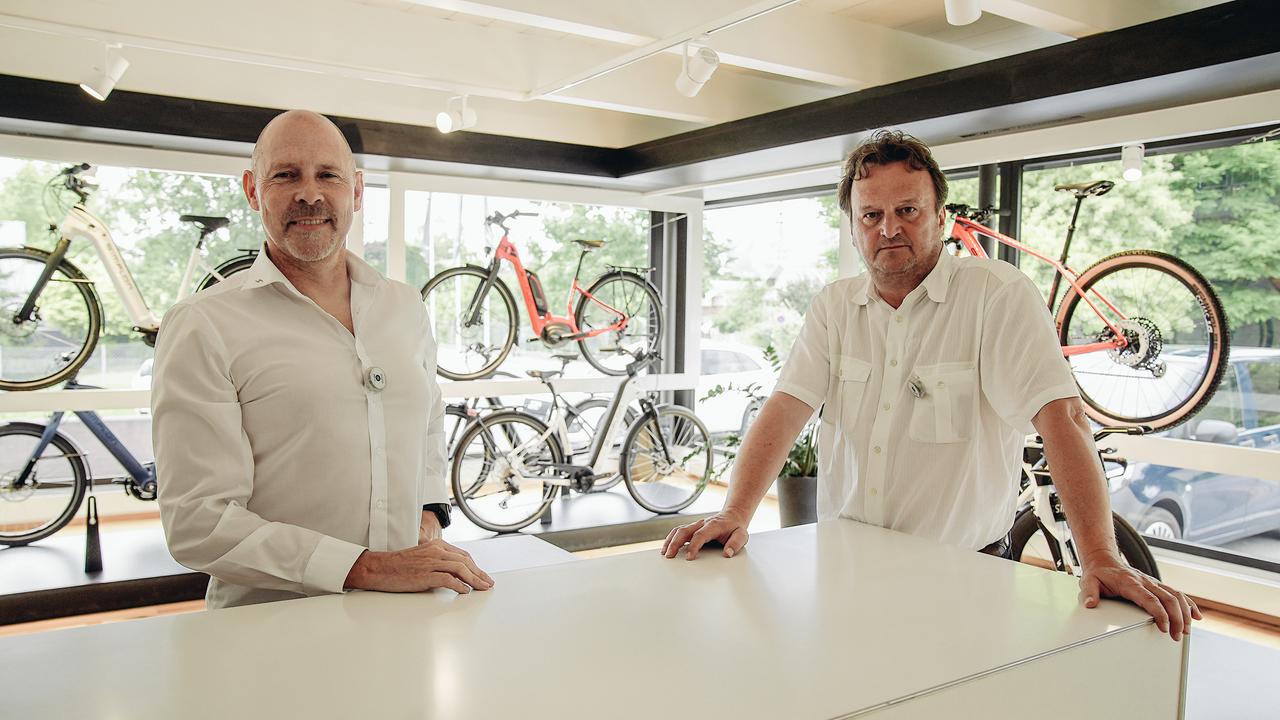 Hanno Settele und der CEO der Simplon Fahrrad GmbH Stefan Vollbach in dessen Geschäft