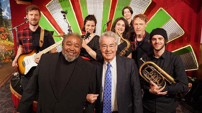 © ORF/Roman Zach-Kiesling Willkommen Österreich mit Stermann & Grissemann: Dr. Heinz Fischer, Big John Whitfield mit dem St. Marx Orchester