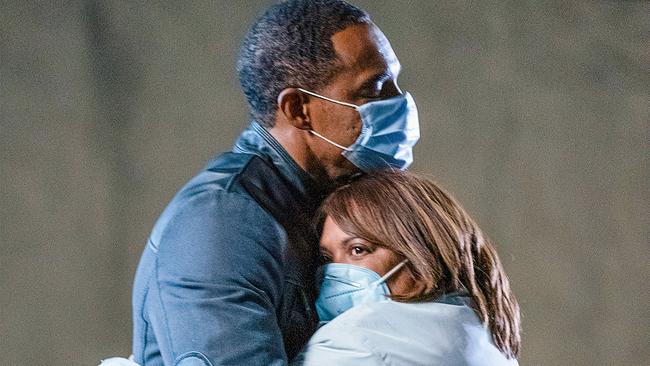 © ORF/Disney/ABC/Ali Goldstein Im Bild: Jason George (Dr. Ben Warren), Chandra Wilson (Dr. Miranda Bailey).