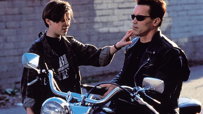 Im Bild: Edward Furlong (John Connor), Arnold Schwarzenegger (Terminator).