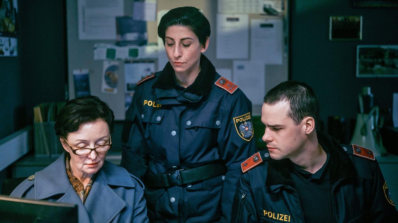"Acht": Regina Fritsch (Marion Geyer), Zeynep Buyrac (Elvira), Thomas Prenn (Patrick Brandl)
