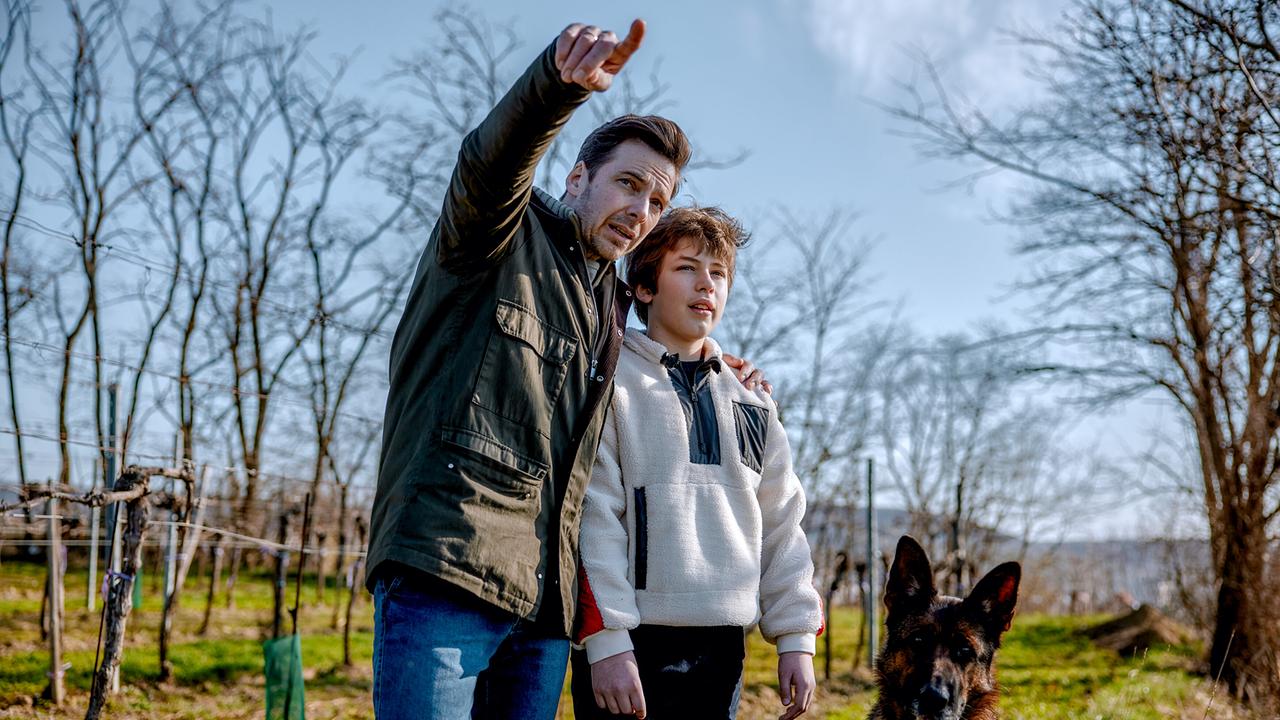 "Acht": Stefan Pohl (Harald Wolf), Lilian Rosskopf (Heinrich Wolf)