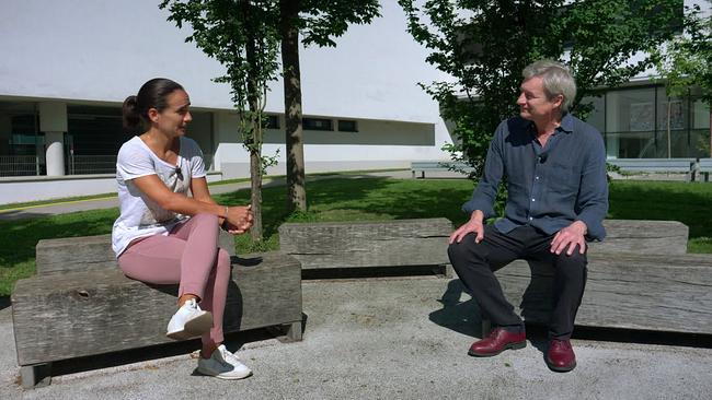 "Alfred Dorfer trifft … die Fußball-Teamchefin": Österreichs Team-Chefin Irene Fuhrmann im Gespräch mit Alfred Dorfer