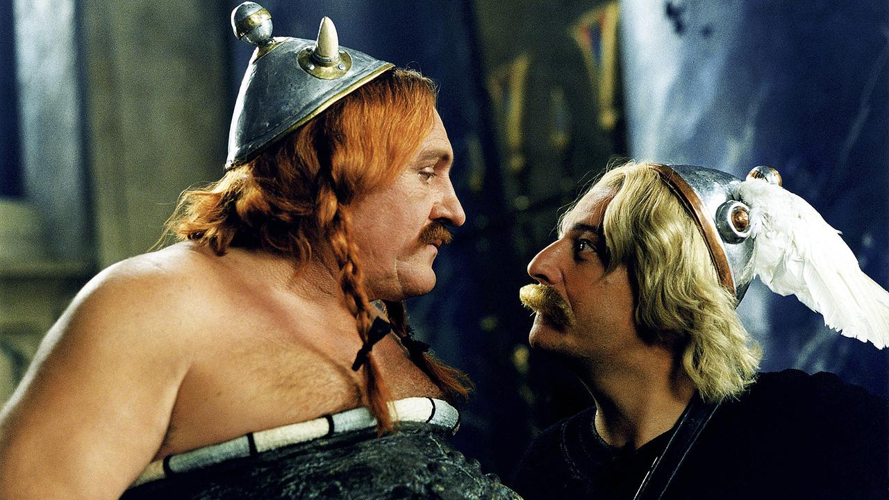 Im Bild: Zur Abwechslung mal dicke Luft zwischen den dicken Freunden Obelix (Gérard Depardieu) und Asterix (Christian Clavier).