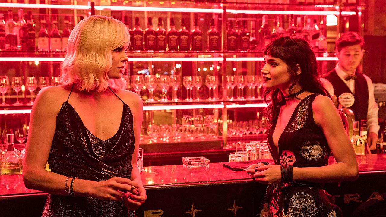 © ORF/Universal/Jonathan Prime Charlize Theron (Lorraine Broughton), Sofia Boutella (Delphine)