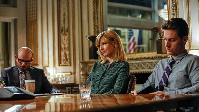 © ORF/Studio Canal/Jessica Forde Im Bild: Anatol Yusef (Tom Luddy), Kelly Reilly (Karen Dacre), Zack Buell (Dell).