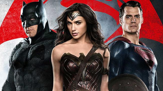 Im Bild: Ben Affleck (Bruce Wayne / Batman), Gal Gadot (Wonder Woman / Diana Prince), Henry Cavill (Clark Kent / Superman).