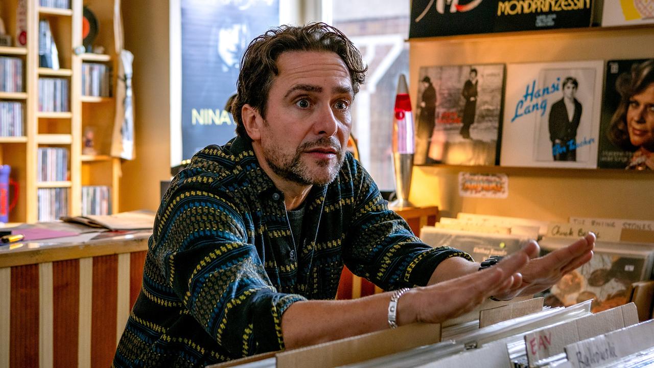 "Bis auf Weiteres unsterblich": Alexander Pschill (Charlie) in seinem Plattengeschäft