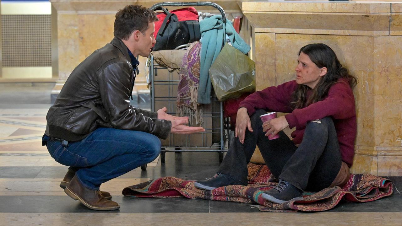 Will Estes (Jamie Reagan), Katie Kreisler (Jill Carmago).