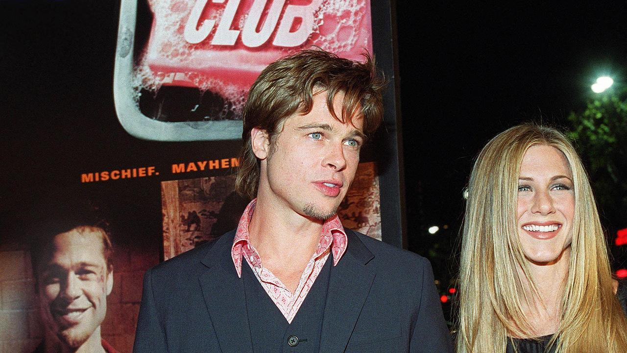 Bild: Brad Pitt und seine damalige Freundin Jennifer Aniston bei der Premiere von „Fightclub“ in Los Angeles, am 6. Oktober 1999.  
