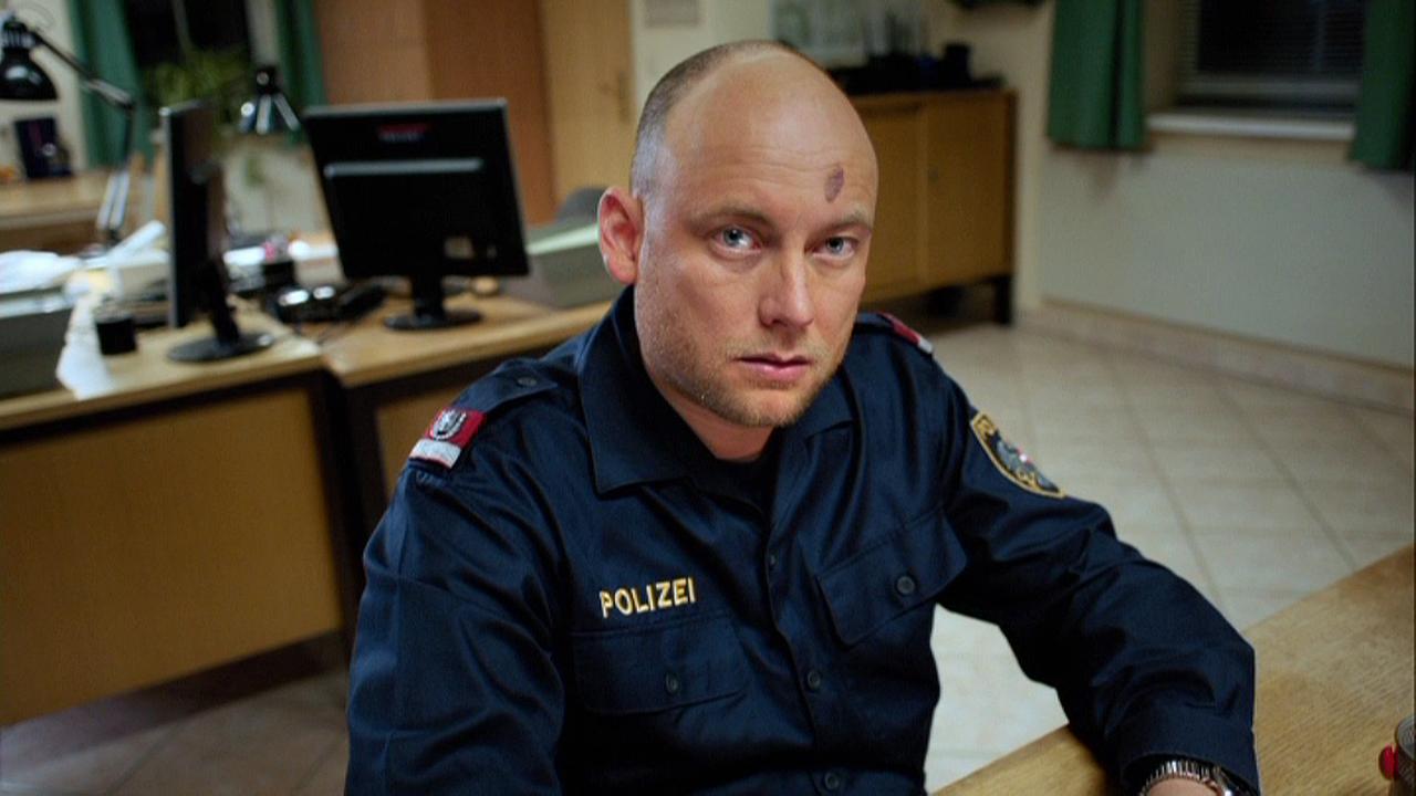 "Braunschlag: Ein heiliges Wunder": Erol Nowak (Polizist Hannes)