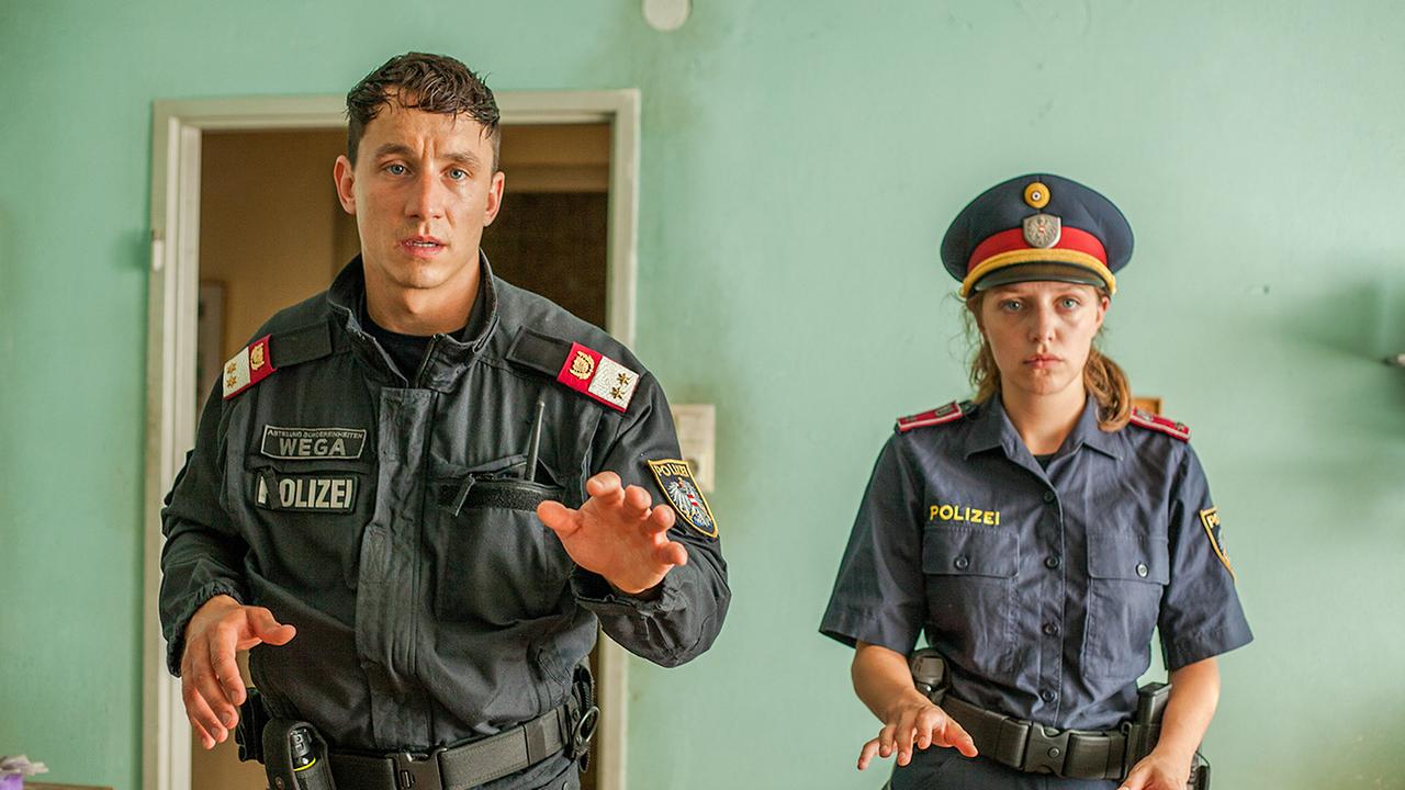 "Cops": Laurence Rupp (Christoph 'Burschi' Horn), Anna Suk (Nicky Winter)