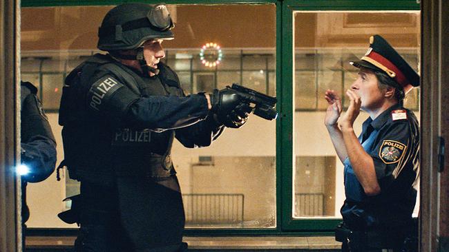 "Cops": Laurence Rupp (Christoph 'Burschi' Horn), Maria Hofstätter (Marianne Kelch)