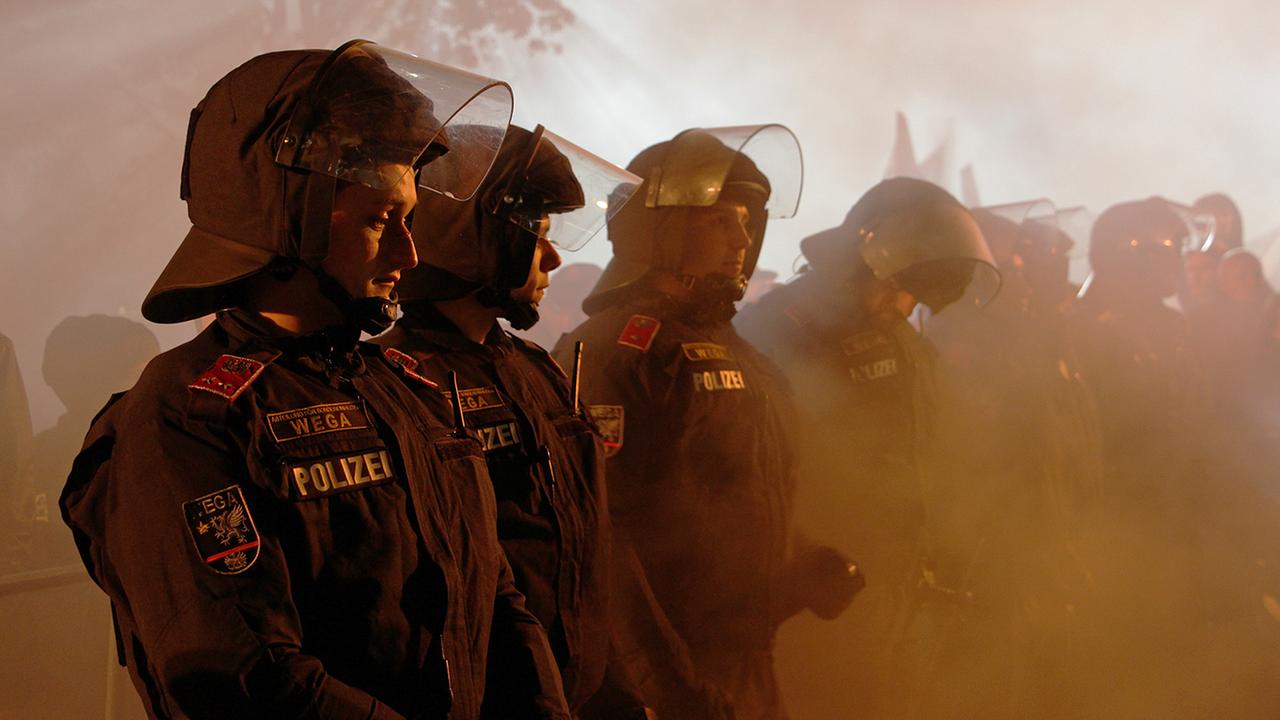 © ORF/Golden Girls Film/Inna Shevchenko "Cops": Laurence Rupp (Christoph 'Burschi' Horn)