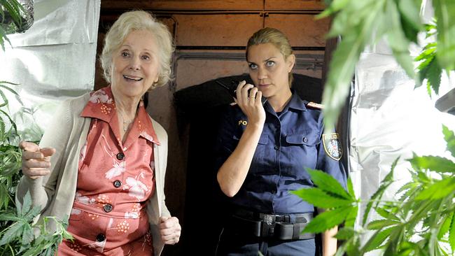CopStories: Bibiana Zeller (Frau Felsinger), Kristina Bangert (Helga Rauper)