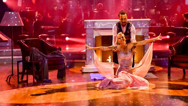 © ORF/Thomas Ramstorfer Dancing Stars - Die Show: Simone Lugner, Danilo Campisi