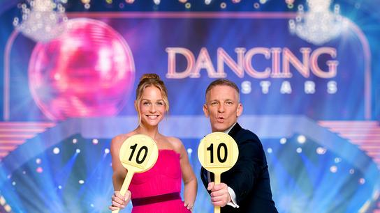 Dancing Stars: Präsentiert wird die Show von Mirjam Weichselbraun und Andi Knoll