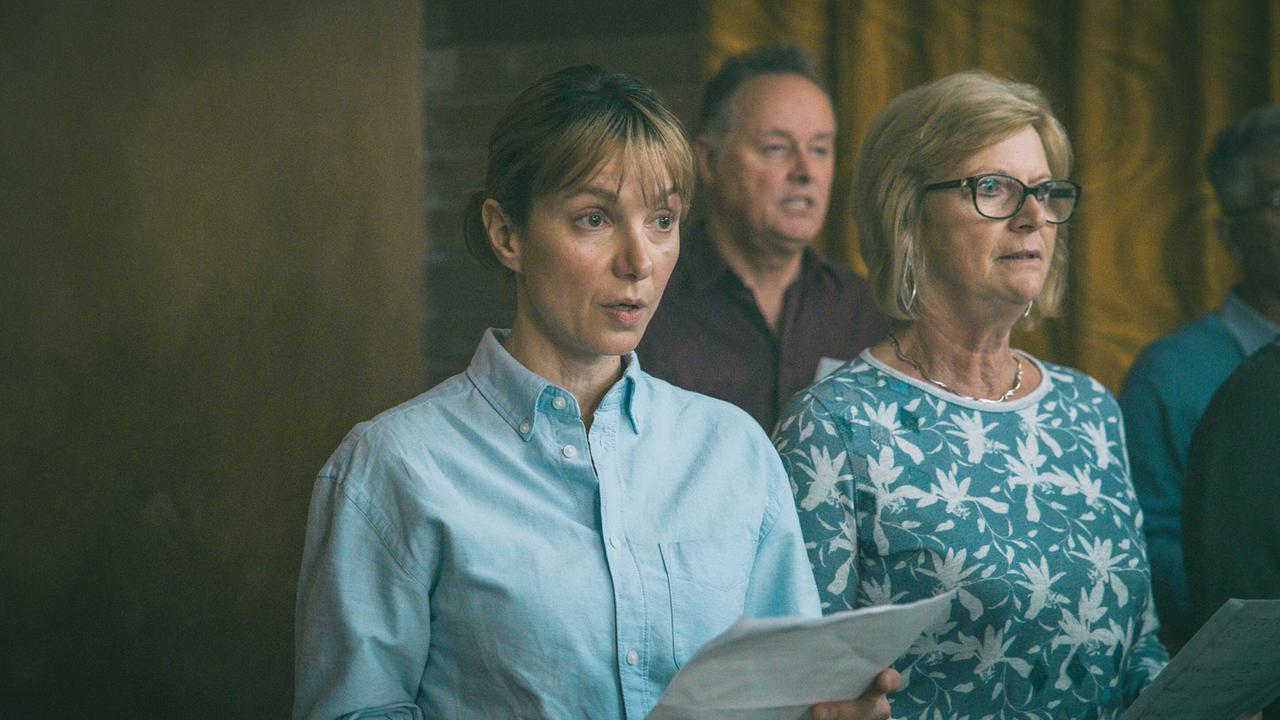 © ORF/ARD Degeto/Mona Film/Victoria Herbig Pia singt bei der Chorprobe im Gasthaus ihrer Schwester.