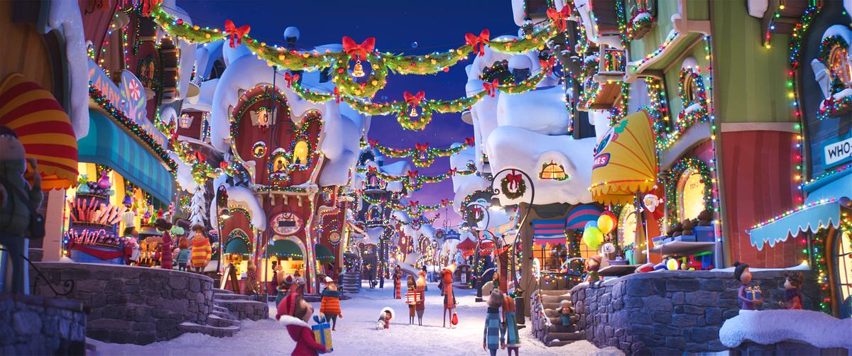 Animation - Verschneite, festlich geschmückte Straße in Whoville, mit bunten Lichterketten, Weihnachtskränzen und fröhlichen Bewohnern